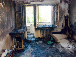 В Волжском сгорела квартира: 1 погиб, 15 эвакуированы