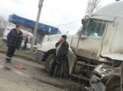 ДТП фуры и «Газели» перед Волжской ГЭС парализовало движение