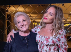 Юлия Ковальчук трогательно поздравила маму с юбилеем