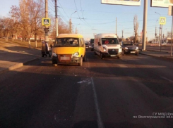 Водитель маршрутки сбил студента в Советском районе Волгограда