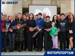 Дети первой погибшей в СВО женщины-военной получили в Волгограде награду за мамино мужество