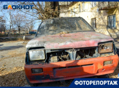 Бесхозные автомобили во дворах Волгограда заснял фотограф