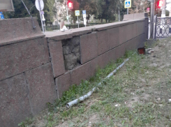 В заброшку превращается бульвар в центре Волгограда
