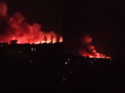 Пять часов полыхающий пожар на юге Волгограда засняли очевидцы
