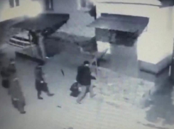 В Волгограде ограбили ювелирку на 45 млн рублей: грабеж попал на видео