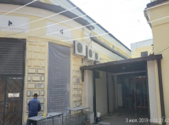 «Процесс разрушения старинного здания Центрального рынка Волгограда уже начался», - общественник