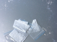 На юге Волгограда наркополицейские задержали группу торговцев «солями»