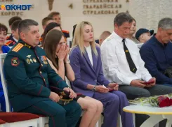 Слез не мог сдержать никто: пронзительное видео с семьями погибших на Украине волгоградцев