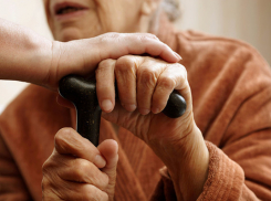 Волгоградцы спасли потерявшегося в дороге дедушку