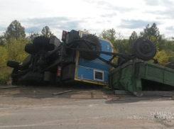 ВАЗ-2107 протаранил на трассе под Волгоградом КамАЗ: 1 погиб, 2 в больнице