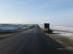 «Нива» протаранила фуру на федеральной трассе под Волгоградом