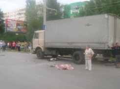 Под Волгоградом 40-летнему мужчине перерубило шею при замене колеса