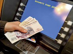 Под Волгоградом в бане 19-летний парень похитил 79 тысяч с карточки коллеги