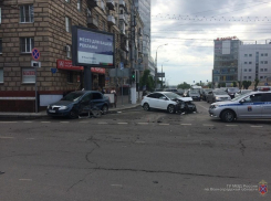 Стали известны подробности попавшего на видео ДТП на улице Комсомольской в Волгограде