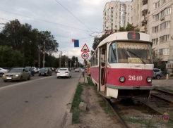 Волгоградка на Lexus подрезала трамвай, кондуктор в больнице