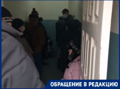 Волгоградцы стоят часами на морозе, пытаясь попасть на почту