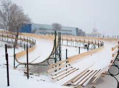 К 1 мая обещают открыть трассу для тюбинга в пойме Царицы, но дай бог, чтоб к концу года открыли, - источник в администрации