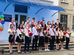 Сегодня 33 тысячи юных жителей Волгоградской области закончили школу