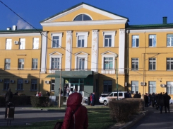 В Волгоградской областной больнице произошел пожар: эвакуировано 500 человек
