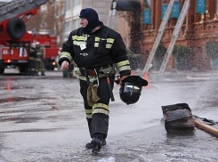 В Камышине пожарные 3,5 часа тушили  хлопчатобумажный комбинат