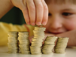 В Волгоградской области депутаты потратят на детей-сирот и безработных более 300 млн рублей