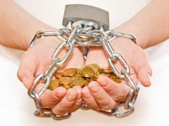 В Волгограде приставы списали деньги со счета должника без его ведома