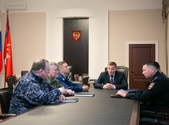 Волгоградский губернатор экстренно собрал силовиков