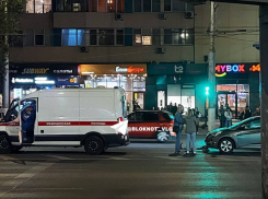 В Волгограде на Краснознаменской сбили электросамокатчика