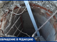 В опасный люк в Волгограде провалился ребенок: жители двора вынуждены звонить в приемную губернатора
