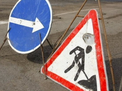 «Шестерка» переехала дорожного рабочего и врезалась в КамАЗ в Волгоградской области