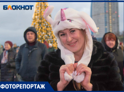 Расстроенные отменой светодиодного шоу волгоградцы растопили лед танцами