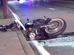 В Волгограде КамАЗ подрезал 33-летнего мотоциклиста