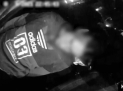 На видео сняли задержание 31-летнего крымчанина до смерти избившего волгоградца у здания суда