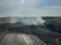 Грузовик с цистерной загорелся на трассе под Волгоградом 