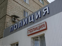 В Камышине наградили раненого в погоне за преступниками полицейского