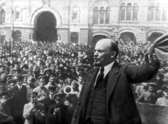 Календарь:  25 октября -  100-летие революции (по старому стилю). Ура, товарищи!