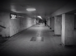 В подземных переходах Волгограда поют грустные песни