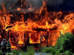 Под Волгоградом в своем доме заживо сгорел 39-летний мужчина