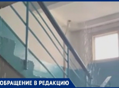 Капремонт только в 2038: подъезды в Волгограде превратились в душевые