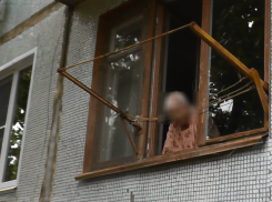 Житель Камышина сделал из квартиры пожилой матери тюрьму 