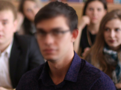 23-летний студент ударил полицейского ногой на митинге Навального в Волгограде 