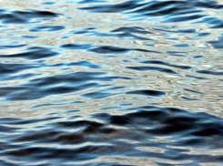 В Волгограде на пляже мужчина на гидроцикле сбил маленькую девочку