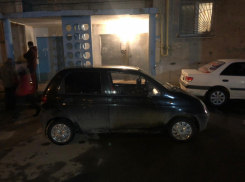 В Волгограде пьяный водитель сбил у подъезда пенсионерку