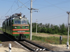  Ж/Д переезд на юге Волгограда вновь закрыли для автомобилей