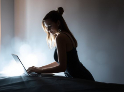 Безработная волгоградка потеряла около миллиона в попытке заработать на инвестициях 