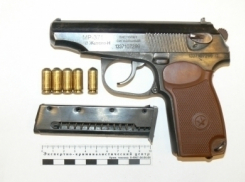 В Волжском у водителя BMW изъяли пистолет и патроны