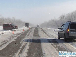 Под Волгоградом буксирующий автомобиль попал в аварию: 2 человека пострадало