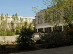 Подросток с ножом пришел с угрозами убить в школу под Волгоградом