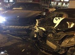 Машина «Яндекс.Такси» попала в аварию в Волгограде