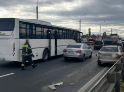 ДТП из семи авто, двух грузовиков и автобуса парализовало Волгоград